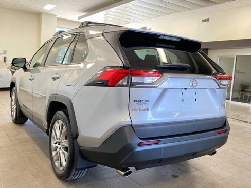 Used 2020 Toyota RAV4 XLE Premium image 5