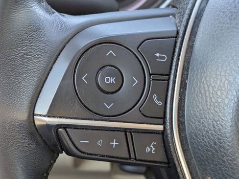 Used 2020 Toyota Camry XLE image 23