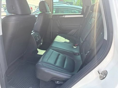 Used 2012 Volkswagen Touareg VR6 AWD/4WD image 6
