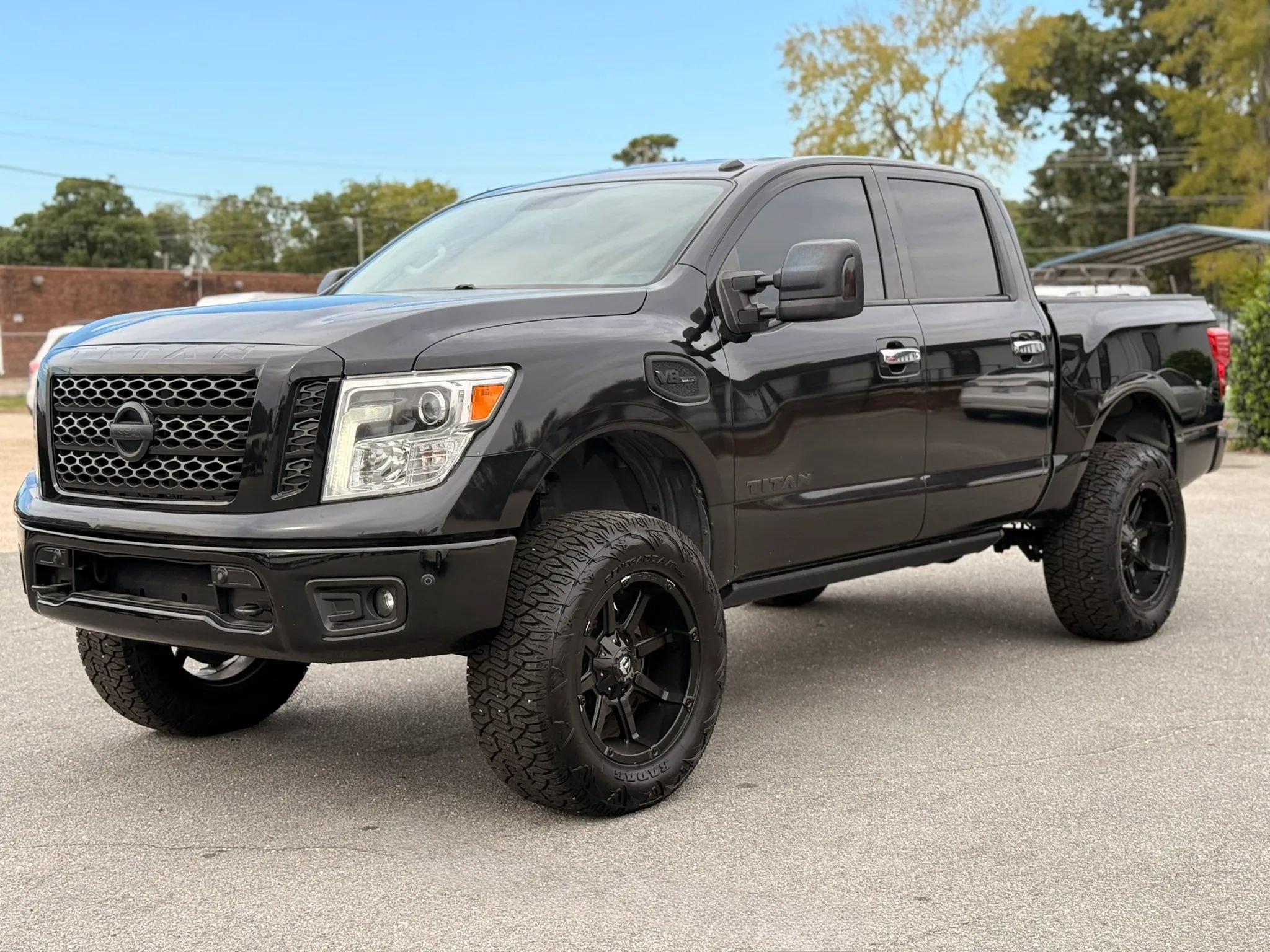 Used 2017 Nissan Titan SL w/ SL Towing Convenience Package RWD image 5