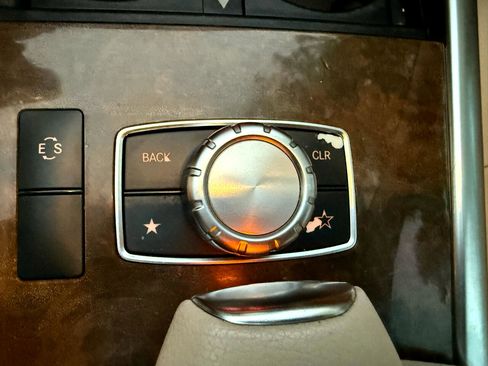 Used 2015 Mercedes-Benz E 350 4MATIC Sedan image 38