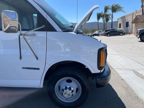Used 2000 Chevrolet Express 3500 image 27