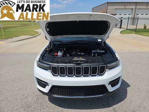 Used 2024 Jeep Grand Cherokee Laredo w/ Luxury Tech Group I AWD/4WD image 29