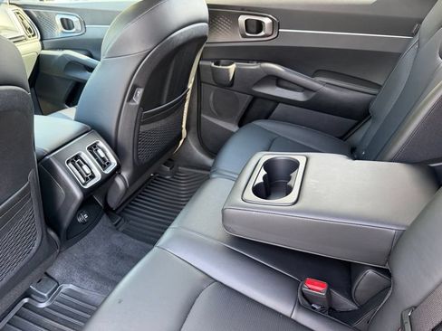 Used 2025 Kia Sorento S w/ Panoramic Sunroof Package FWD image 16