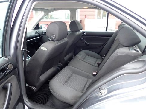 Used 2005 Volkswagen Jetta GL FWD image 9