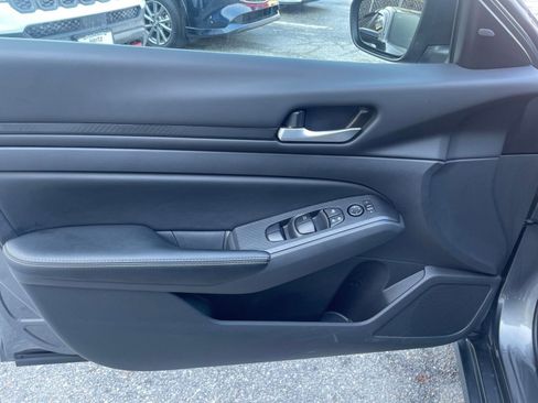 Used 2025 Nissan Altima 2.5 SV image 18