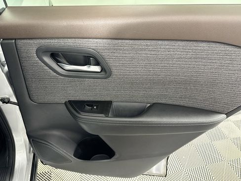Used 2022 Nissan Rogue SV FWD image 27