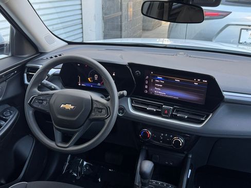 Used 2025 Chevrolet TrailBlazer LT image 32