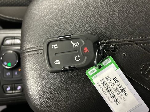 Used 2024 GMC Terrain SLE w/ Driver Convenience Package FWD image 21