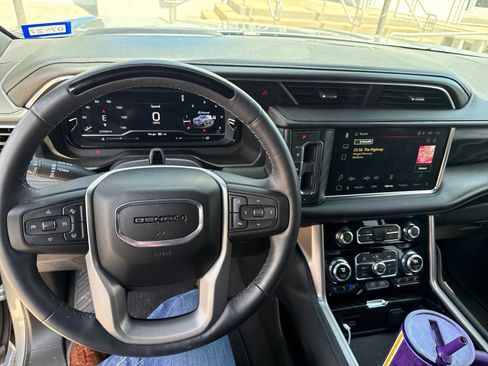 Used 2024 GMC Yukon Denali w/ Advanced Technology Package AWD/4WD image 23