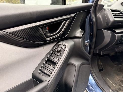 Used 2019 Subaru Crosstrek 2.0i Premium w/ Moonroof Package image 18