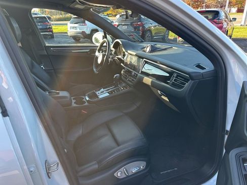 Used 2023 Porsche Macan image 37