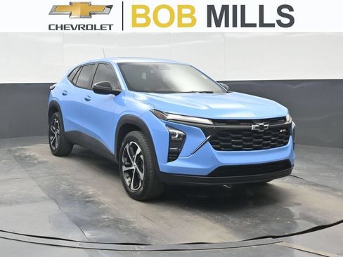 Used 2024 Chevrolet Trax RS w/ Sunroof Package FWD image 1