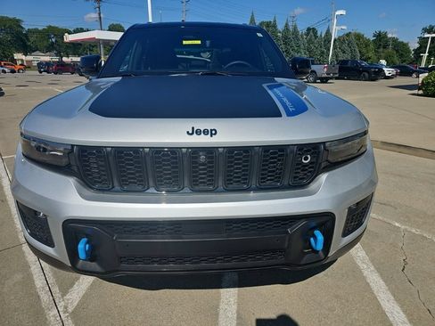 Certified 2024 Jeep Grand Cherokee Trailhawk w/ Advanced Protech Group II AWD/4WD image 4