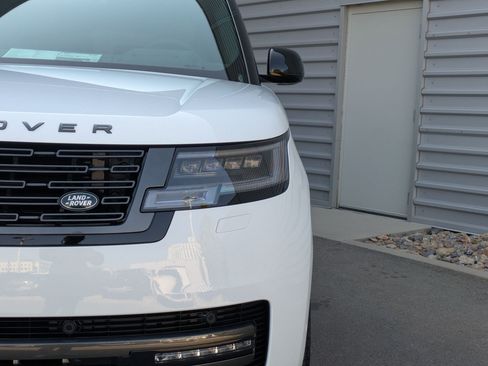 Used 2025 Land Rover Range Rover Long Wheelbase SE AWD/4WD image 12