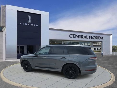 Used 2025 Lincoln Aviator Reserve w/ Luxury Package image 7