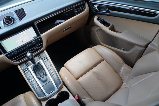 Used 2020 Porsche Macan AWD/4WD image 23
