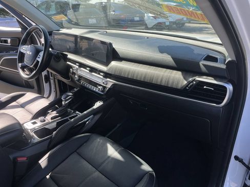 Used 2024 Kia Telluride EX w/ EX Captain's Chair Package FWD image 28