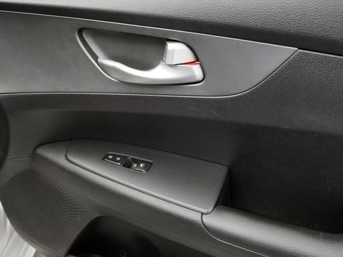 Used 2019 Kia Forte LXS FWD image 16