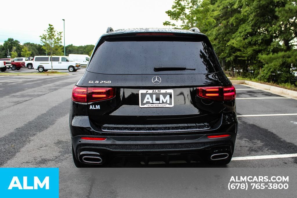 Used 2025 Mercedes-Benz GLB 250 image 10