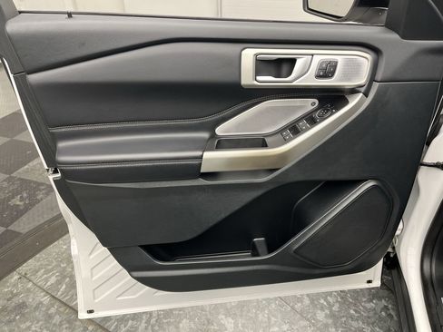 Used 2023 Ford Explorer Limited w/ Limited Technology Package image 10