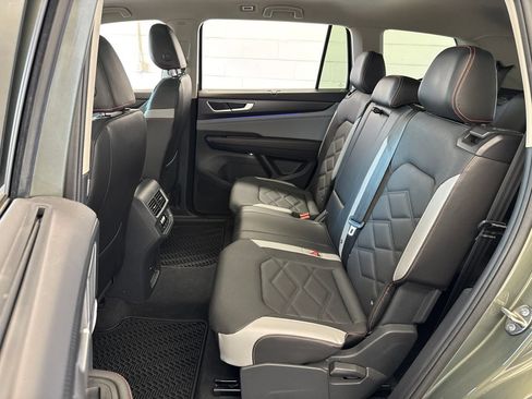 Used 2024 Volkswagen Atlas Peak Edition SE AWD/4WD image 38
