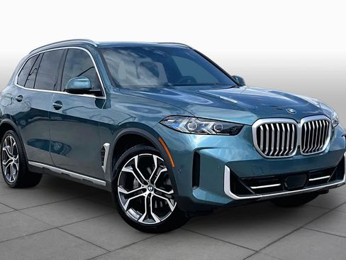 Used 2024 BMW X5 xDrive40i w/ Premium Package AWD/4WD image 3