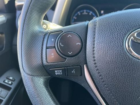 Used 2018 Toyota RAV4 LE image 11