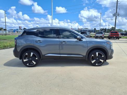 Used 2025 Nissan Kicks SR FWD image 5