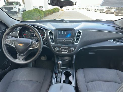 Used 2018 Chevrolet Malibu LT image 11