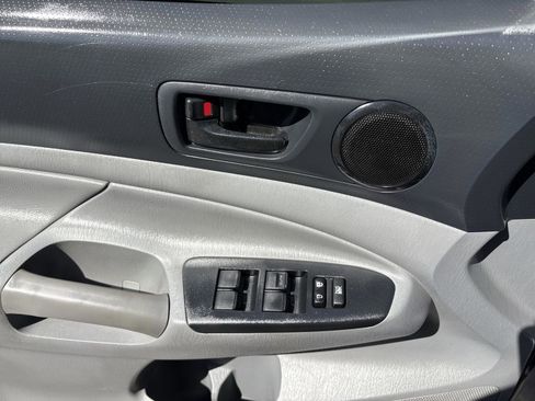 Used 2015 Toyota Tacoma PreRunner w/ Convenience Package RWD image 17