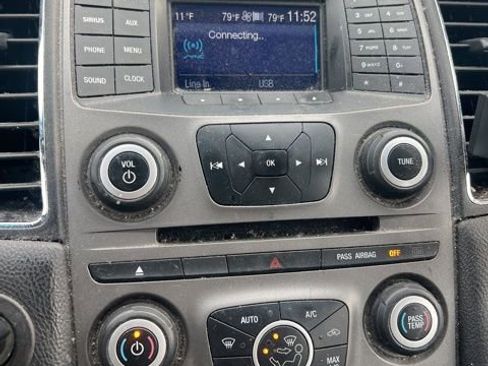 Used 2015 Ford Taurus SEL image 14