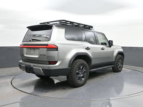 Used 2024 Lexus GX 550 AWD/4WD image 11