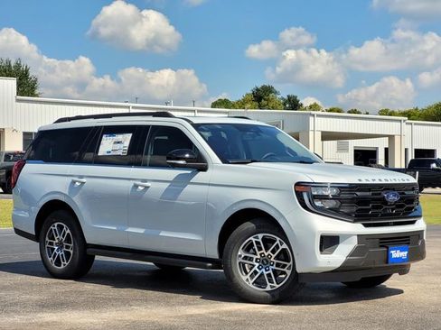 New 2025 Ford Expedition Active image 2