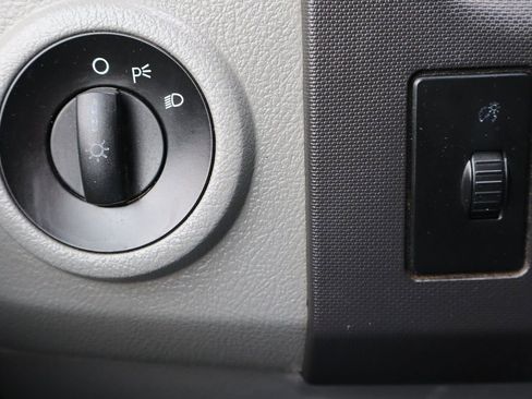 Used 2013 Ford E-250 and Econoline 250 image 25