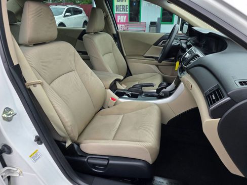 Used 2014 Honda Accord LX image 12