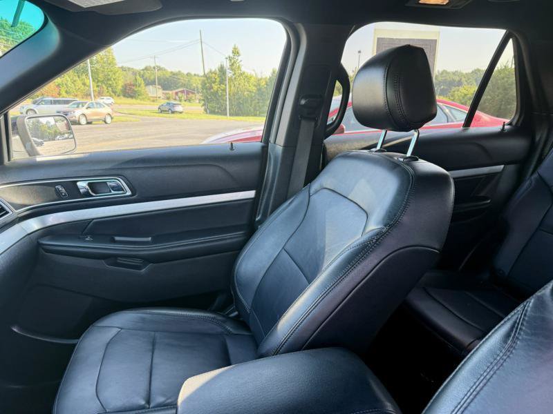 Used 2016 Ford Explorer XLT w/ Equipment Group 202A AWD/4WD image 14
