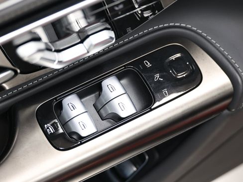 Used 2023 Mercedes-Benz SL 43 AMG w/ Driver Assistance Package image 11