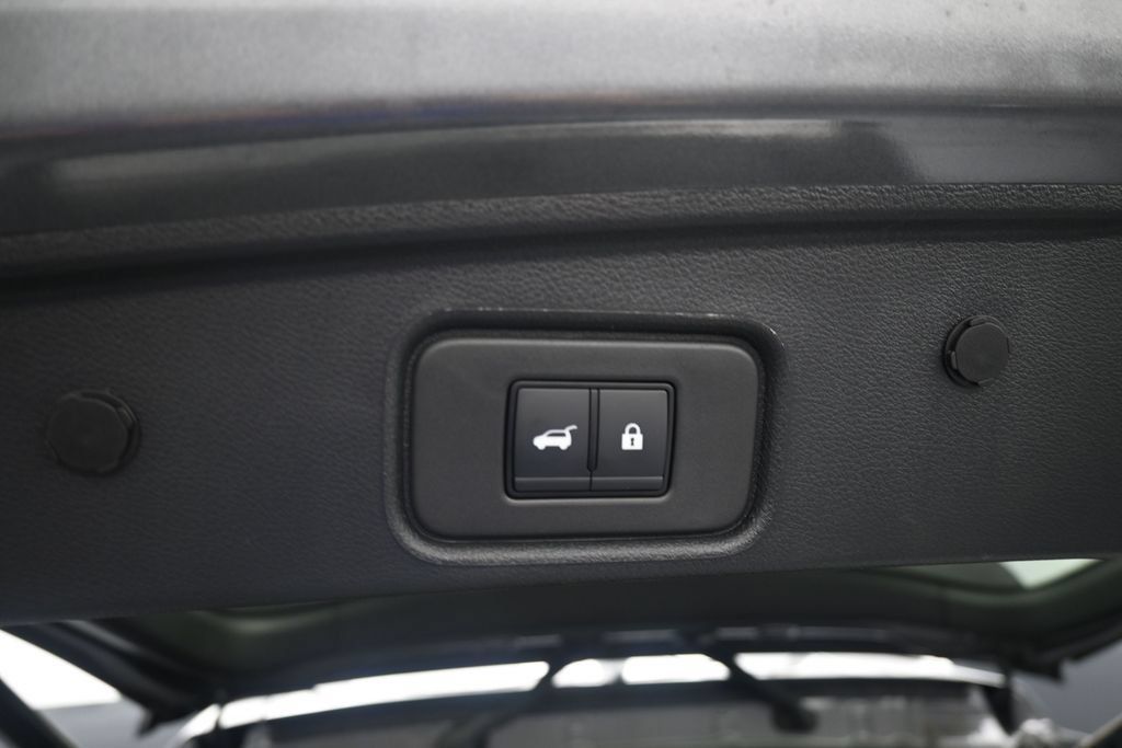Used 2025 Nissan Pathfinder Platinum AWD/4WD image 18