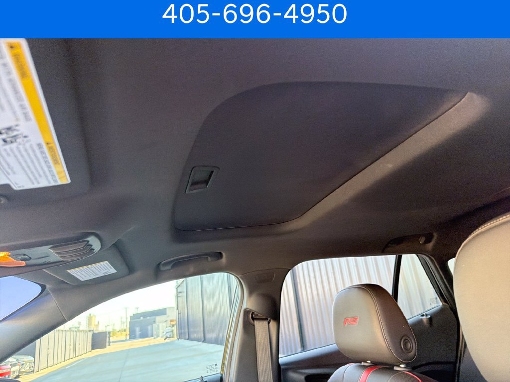 Used 2024 Chevrolet Trax RS w/ Sunroof Package FWD image 33