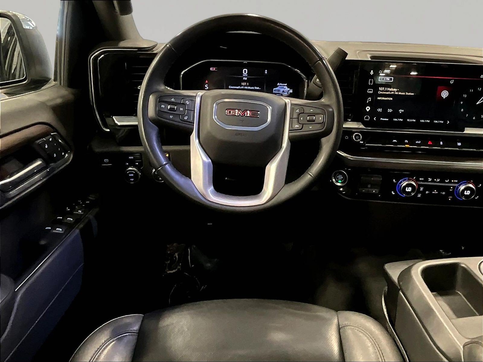 Used 2025 GMC Sierra 1500 SLT AWD/4WD image 9