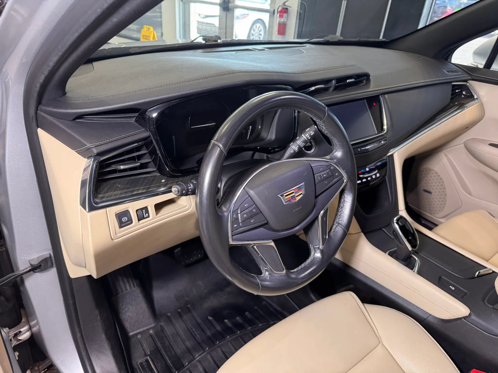 Used 2019 Cadillac XT5 FWD image 29