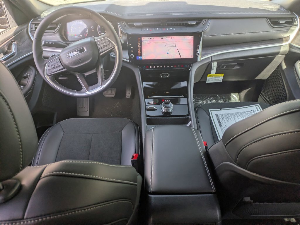 New 2026 Jeep Grand Cherokee Altitude AWD/4WD image 28