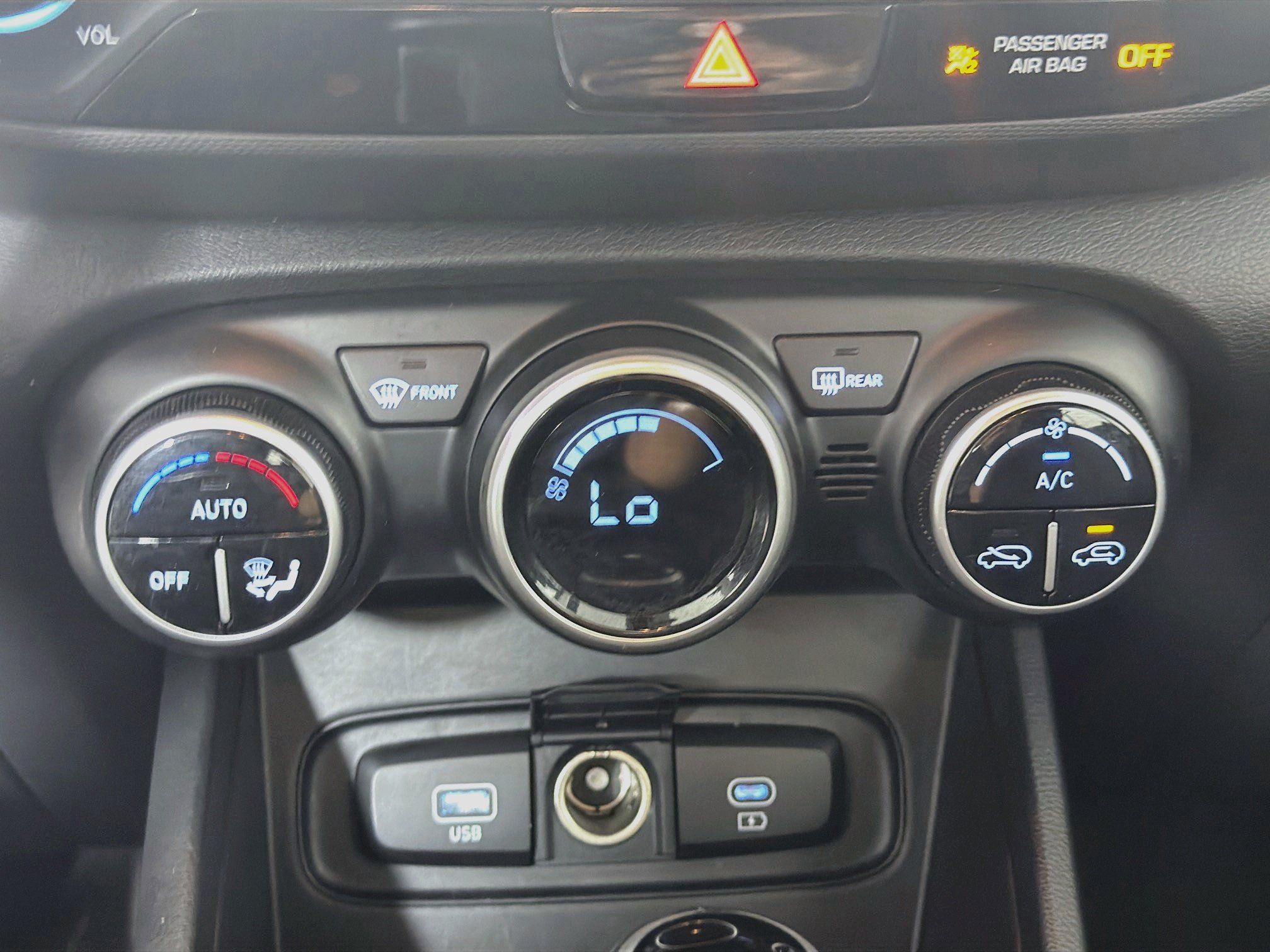 Used 2025 Hyundai Venue SEL FWD image 22