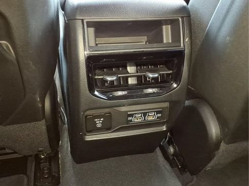 Used 2023 Jeep Grand Cherokee Altitude AWD/4WD image 11