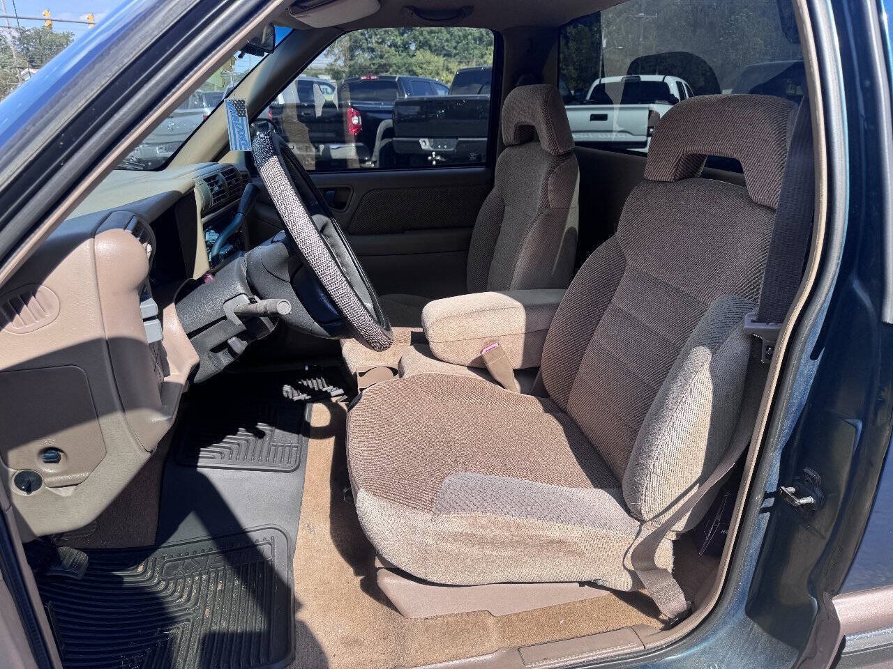 Used 1996 Chevrolet S10 Pickup LS RWD image 9