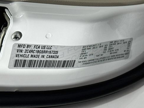 Used 2024 Chrysler Pacifica Touring-L FWD image 32