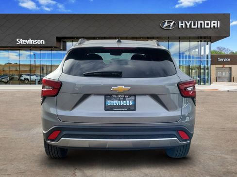 Used 2024 Chevrolet Trax LT w/ Driver Confidence Package image 6