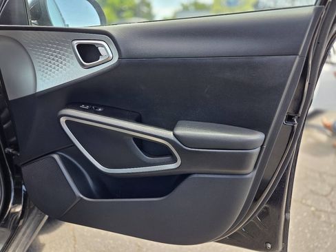 Used 2022 Kia Soul LX FWD image 18