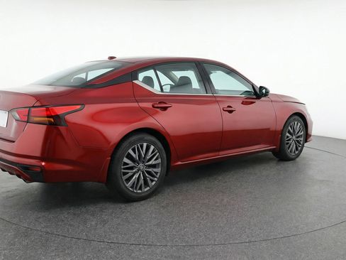 Used 2025 Nissan Altima 2.5 SV image 9